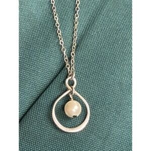 Vintage Pearl Pendant with 16" Sterling Chain Necklace #439